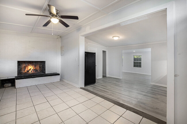 Building Photo - 1131 Leesville St