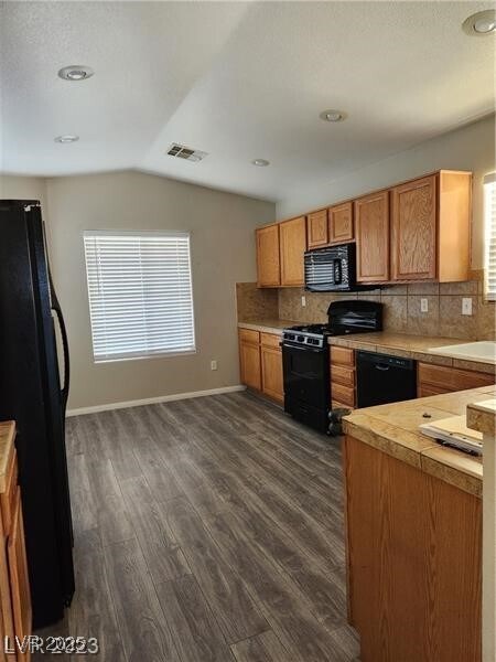 Foto del edificio - 1595 Raining Hills St