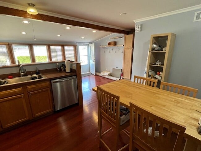 Building Photo - 2 bed 2 bath Single Family Home in Bexley ...