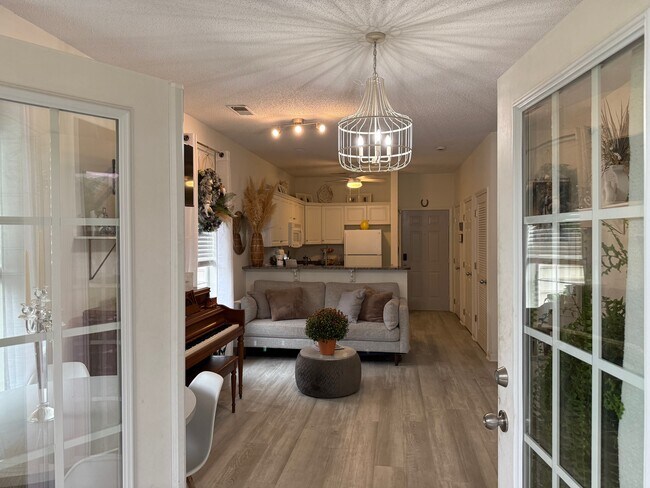 Foto del edificio - 242 Sun Colony Blvd