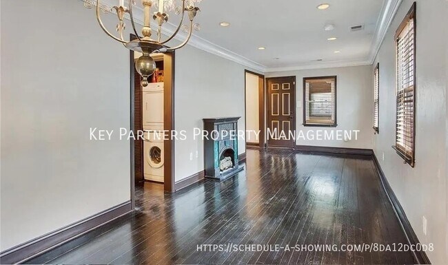 Building Photo - 607 W 75th St - Waldo cutie!