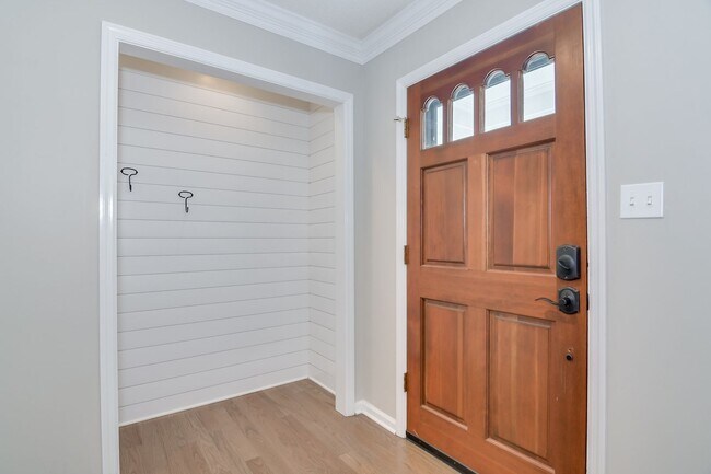 Building Photo - Beautiful Ranch in Montclair!
