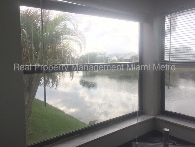 Foto del edificio - 820 N Franklin Ave