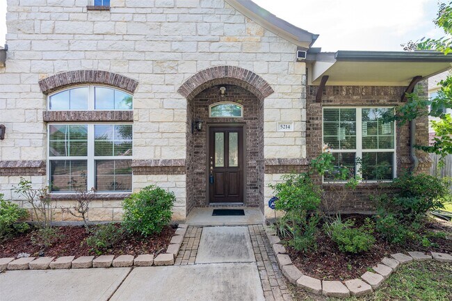 Foto del edificio - 5214 Lotus Canyon Ct