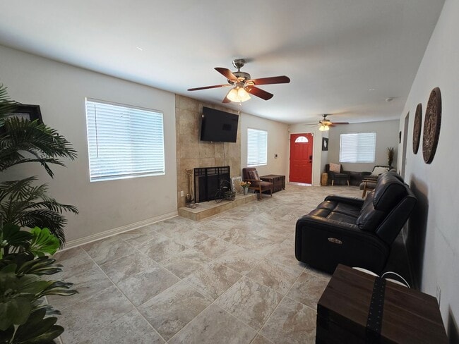 Building Photo - Fully Furnished, Secluded & Private
