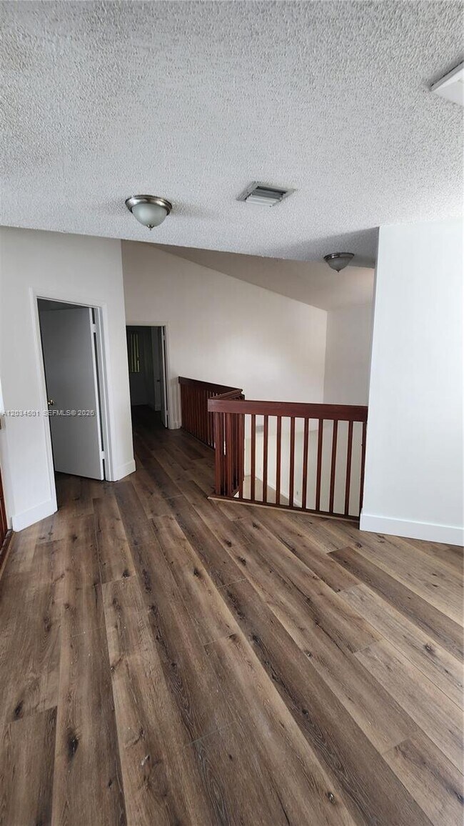 Foto del edificio - 10122 SW 223rd Terrace