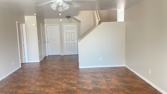 Building Photo - Spacious 4 bedroom home in El Mirage!