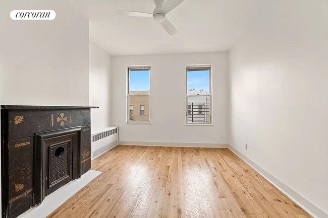 Building Photo - 511 Graham Ave