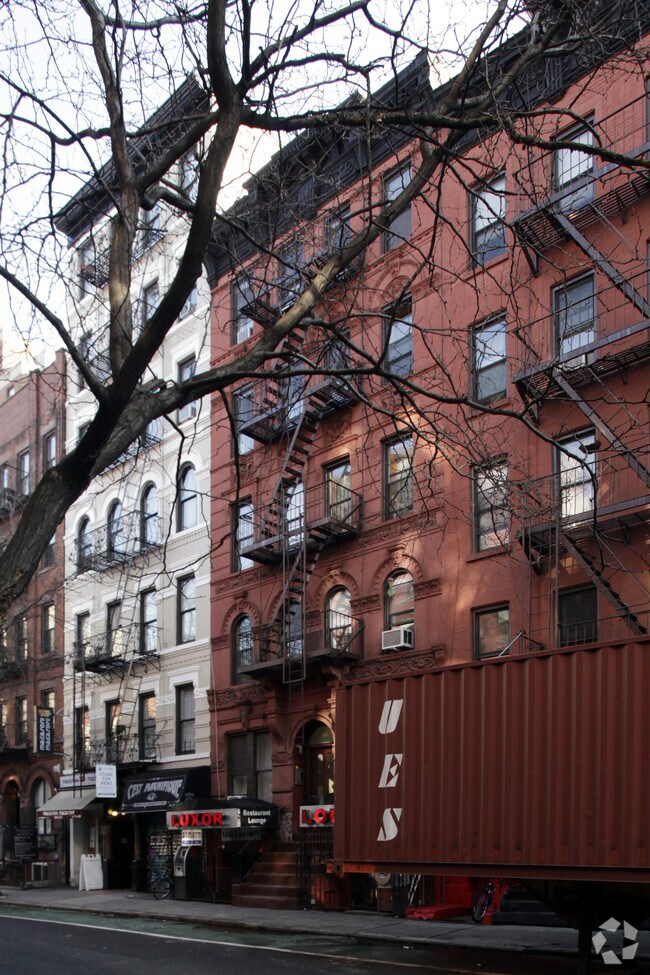 Building Photo - 118 Macdougal St