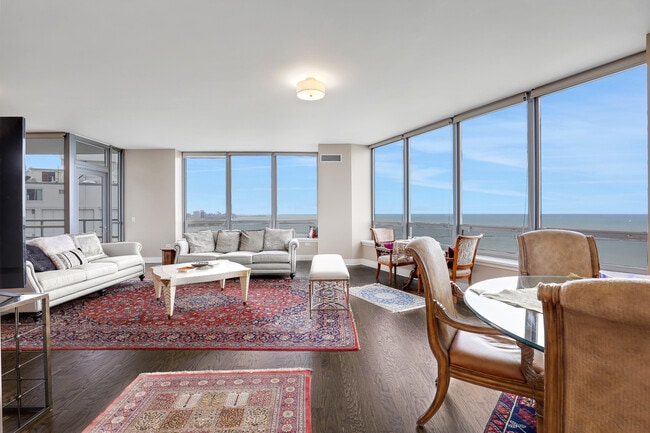 Foto del edificio - 600 N Lake Shore Dr