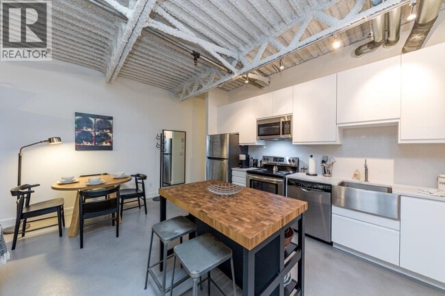 Photo du bâtiment - 350 E 2nd Ave