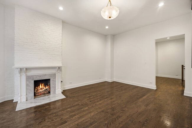 Building Photo - 2107 N Clark St