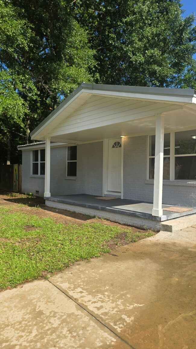 Building Photo - 202 Law Ave