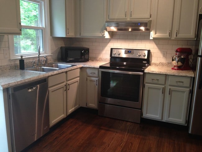 Kitchen - 373 Umstead Dr