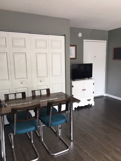 Interior Photo - Bridgewater Crossings