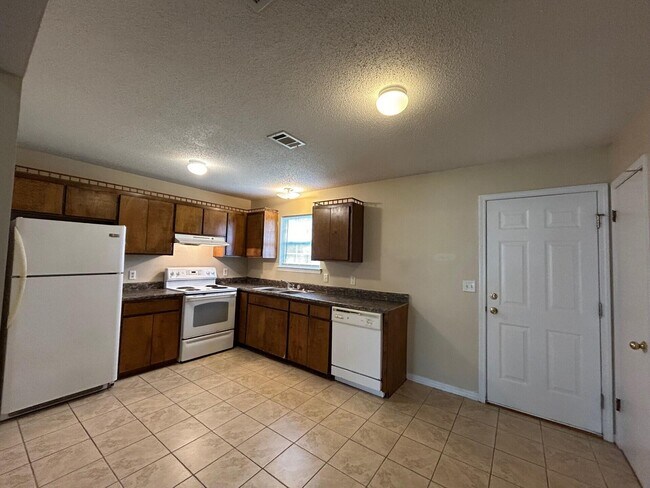 Building Photo - 6113 Magnolia Ln N
