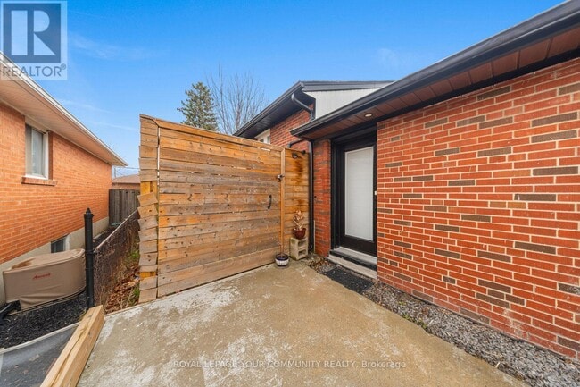 Building Photo - 31 Brantwood Dr