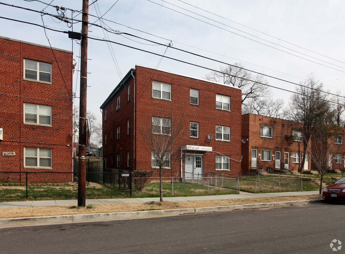 Primary Photo - 6010 Clay St NE