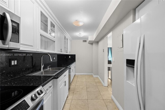 Building Photo - 18011 Biscayne Blvd