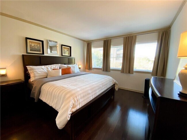 Foto del edificio - 8888 Tallwood Dr