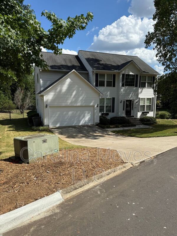 Foto del edificio - 2208 Howlong Ave