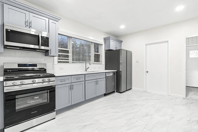 Building Photo - 49 Porter St