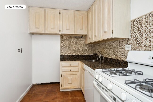 Building Photo - 3333 Henry Hudson Pkwy W