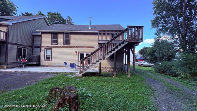 Building Photo - 111 S River St