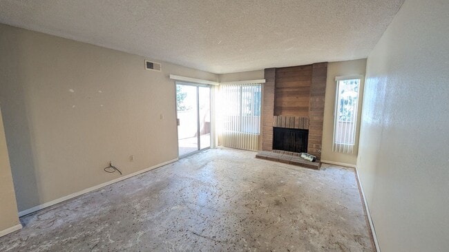 Building Photo - Townhome in Scripps Ranch - Available in July