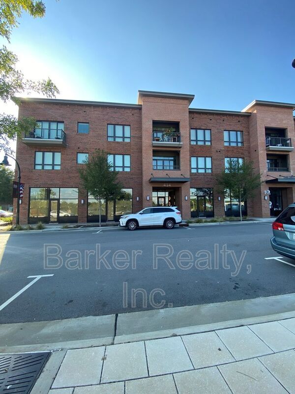 Building Photo - 414 S White St