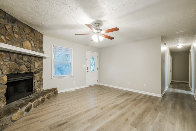 Foto del edificio - 3325 Shady Cove Rd