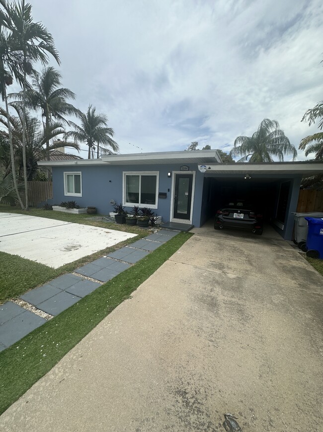 Building Photo - 2304 SE 13th Ct