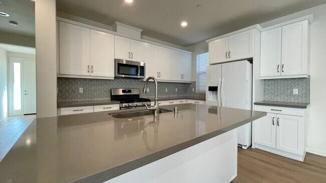 Foto del edificio - Single-Level 3-Bedroom House in Righetti Ranch with Air Conditioning