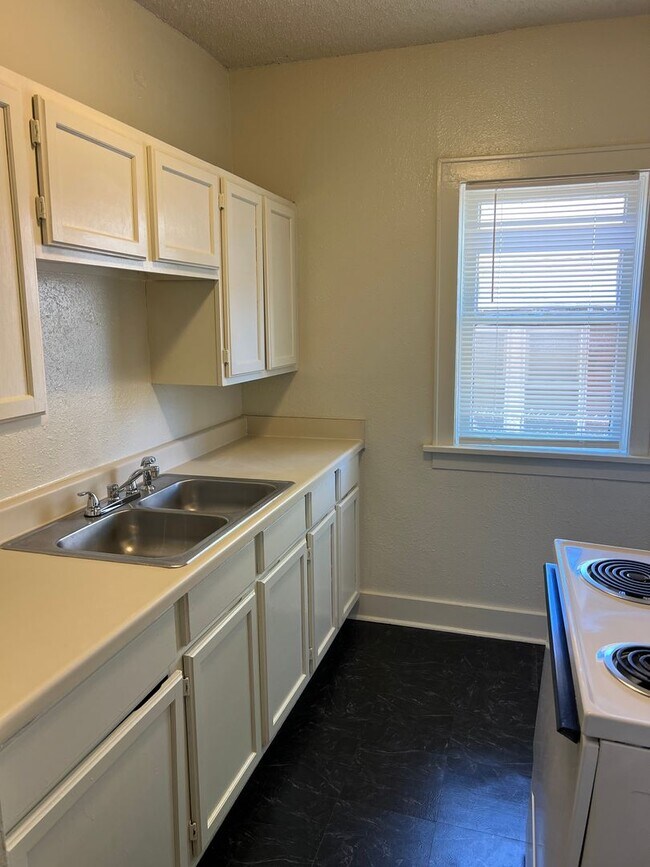 Foto del edificio - Updated Studio in the Paseo District