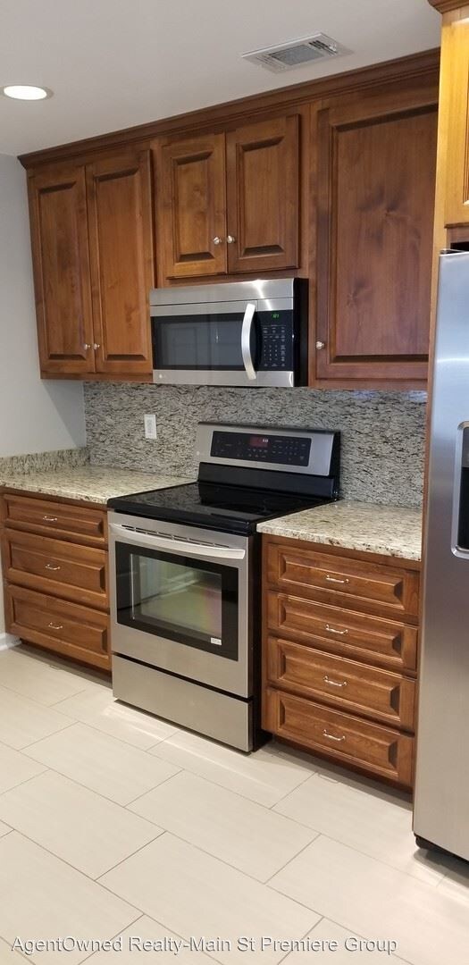 Foto del edificio - 4 br, 2.5 bath House - 9146 Maple Grove Drive