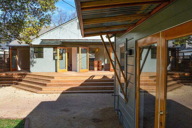 Building Photo - 278 Grand St