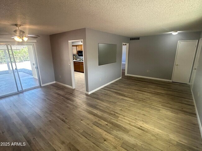 Building Photo - 10344 W Salem Dr