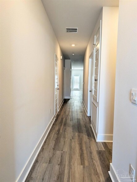 Building Photo - 9907 Starling Dr