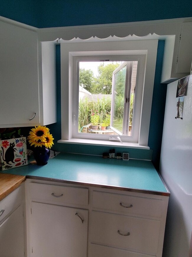 Building Photo - 100 Commercial St