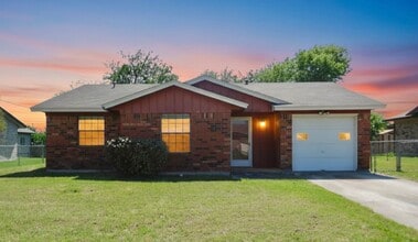 Building Photo - 3906 Madison Dr