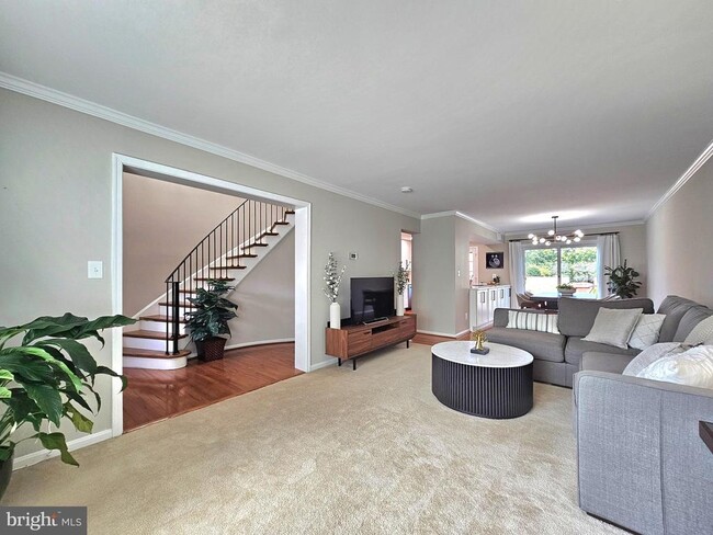 Building Photo - 5988 Queenston St