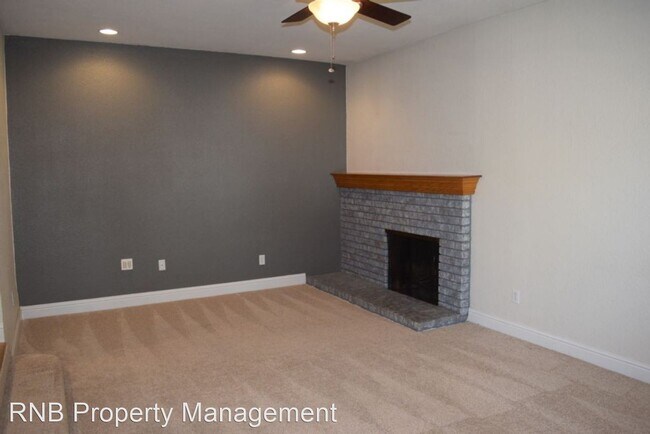 Building Photo - 4 br, 2 bath House - 2760 Lassen Way