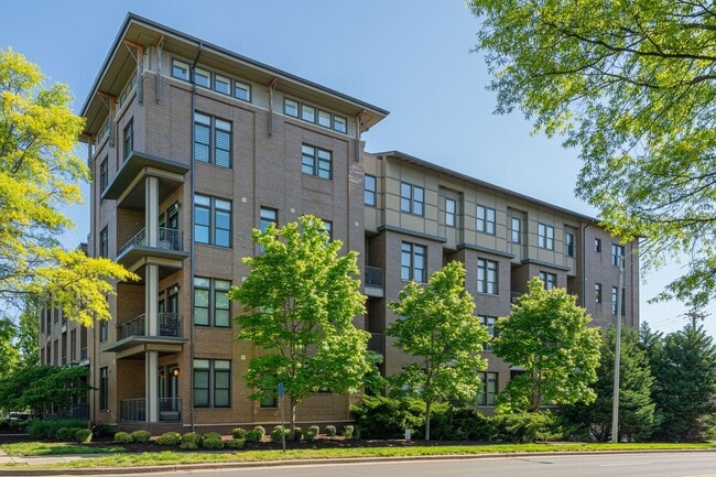 Stunning 3BR/2.5BA Condo in Prime Belmont/... - Stunning 3BR/2.5BA Condo in Prime Belmont/...