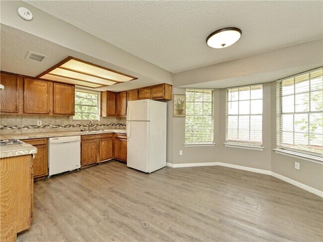 Building Photo - 2312 Frontier Trail