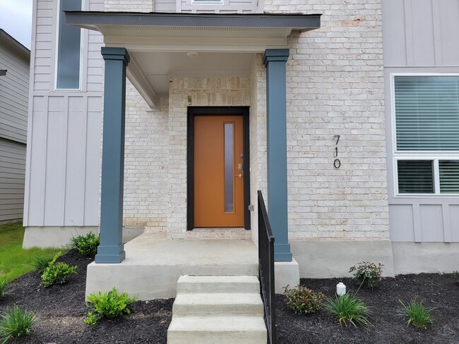 Photo - 710 Granger Ln House