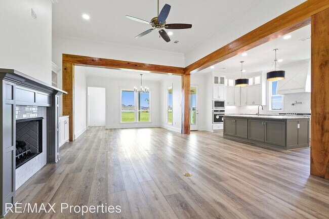 Building Photo - 4 br, 3 bath House - 7019 Ardennes Dr