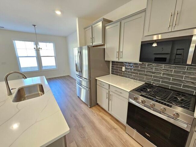 Foto del edificio - Brand new home in Chapin 5/3