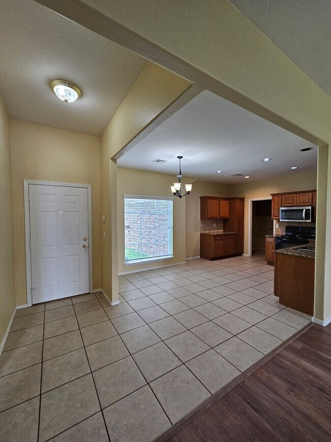 Foto del edificio - Moore Rental! Available NOW!