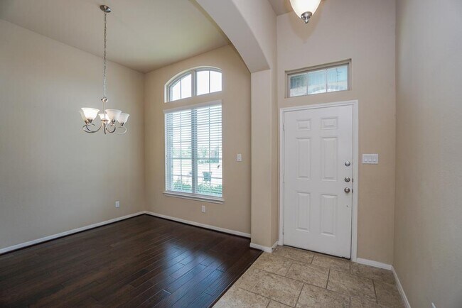 Foto del edificio - 18327 High Summit Ln