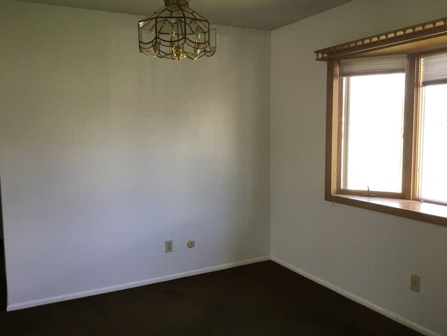 Building Photo - Super Cute..1607 sq. ft 3 Bedroom, 2.5 bat...